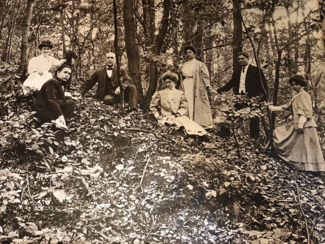 Okay, here's a 1200-word journalistic article about Etta Place, focusing on her enigmatic life and the enduring mystery surrounding her.